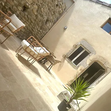 Du Hameau Vogue