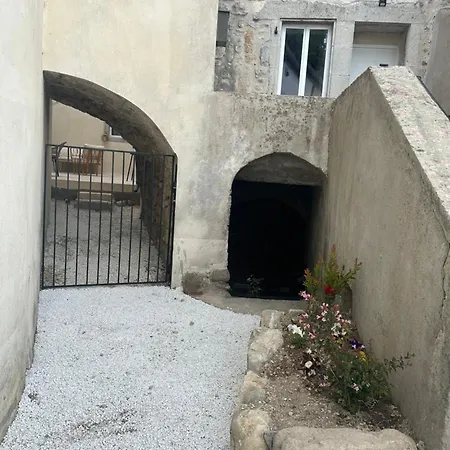 Du Hameau *