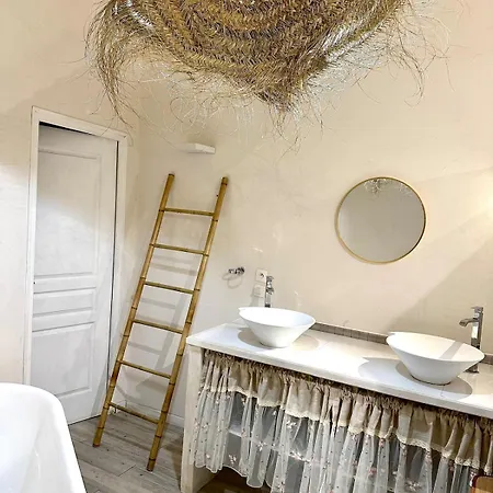 Du Hameau