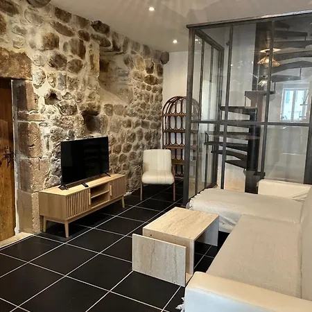 Du Hameau Vogue
